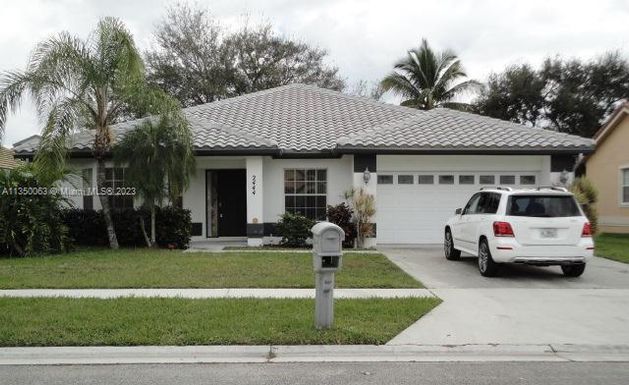 2444 Stonegate Dr, Wellington FL 33414