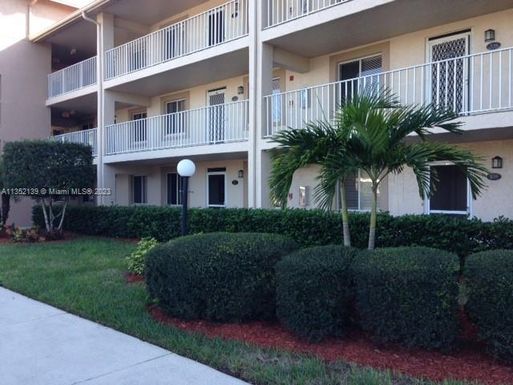 7360 Glenmoor # 105, Other City - In The State Of Florida FL 34104