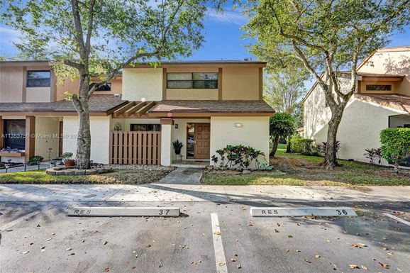 4670 NW 30th St, Coconut Creek FL 33063