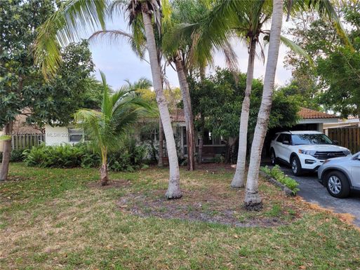 2446 SE 11th St, Pompano Beach FL 33062