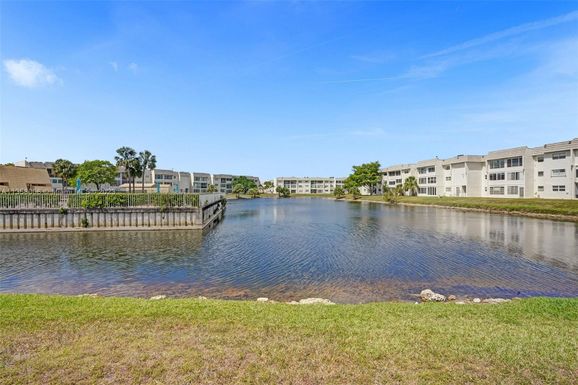 8100 Sunrise Lakes Blvd # 109, Sunrise FL 33322