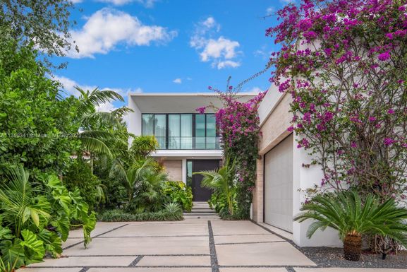 3166 N Bay Rd, Miami Beach FL 33140