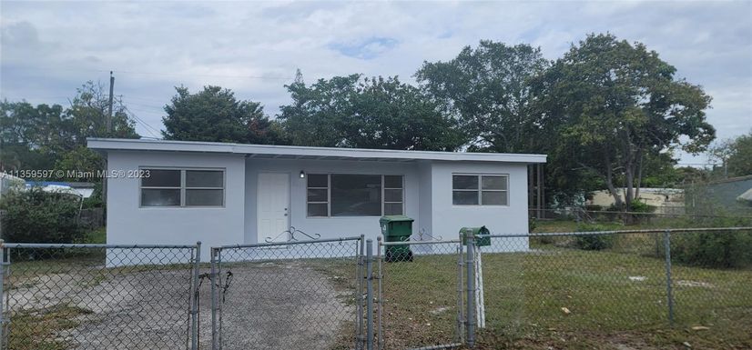 2071 Wilmington St, Opa-Locka FL 33054
