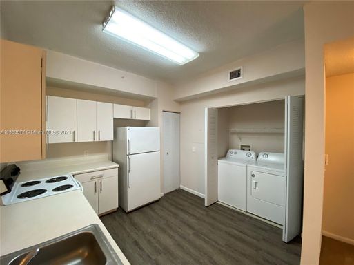 6944 SW 39th St # B107, Davie FL 33314