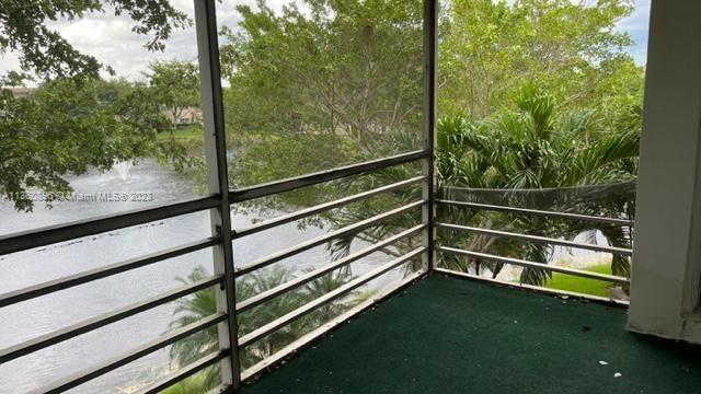 5103 NW 35th St # 606, Lauderdale Lakes FL 33319