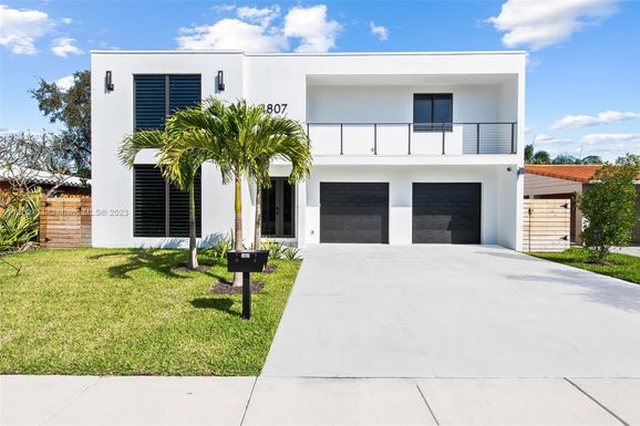 1807 NE 18th St, Fort Lauderdale FL 33305