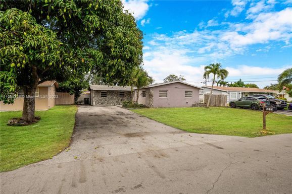 5623 Souchak Dr, West Palm Beach FL 33413