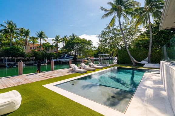 200 Knollwood Dr, Key Biscayne FL 33149