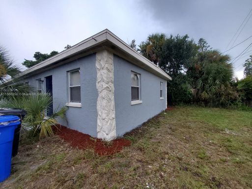 2032-2040 WRIGHT ST, Fort Myers FL 33916