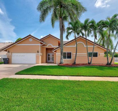 9526 Sun Pointe Dr, Boynton Beach FL 33437