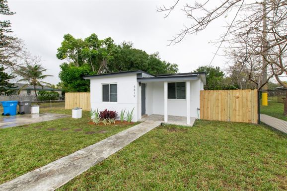 4819 SW 22nd St, West Park FL 33023