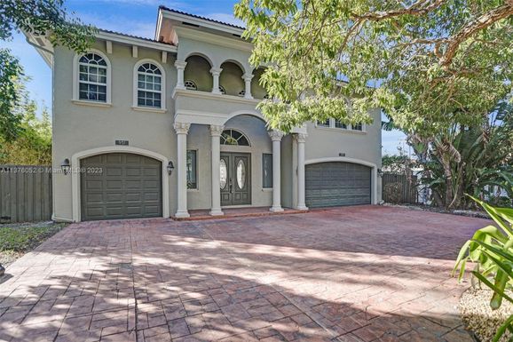 951 NW 4th Ct, Boca Raton FL 33432