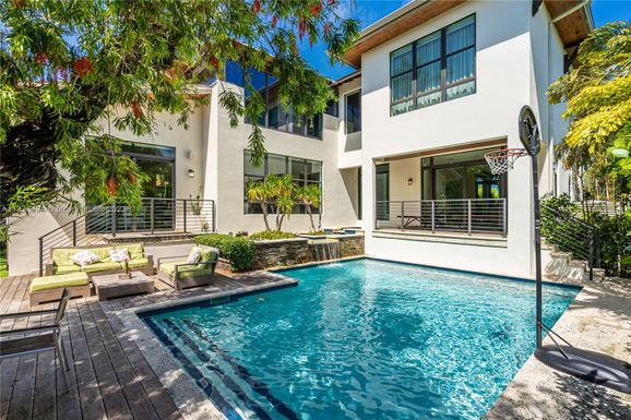 264 Westwood Dr, Key Biscayne FL 33149