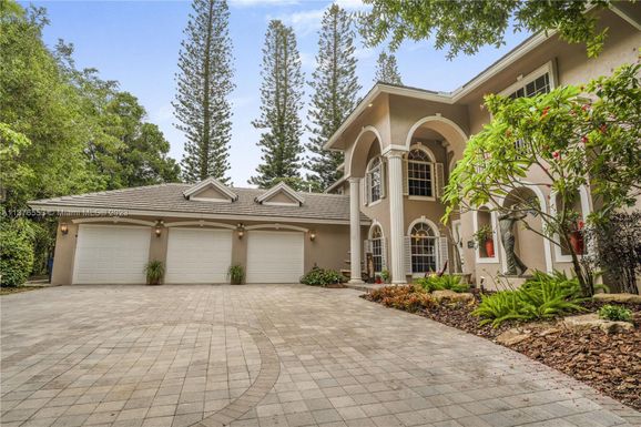 2850 Oak Tree Ct, Oakland Park FL 33309