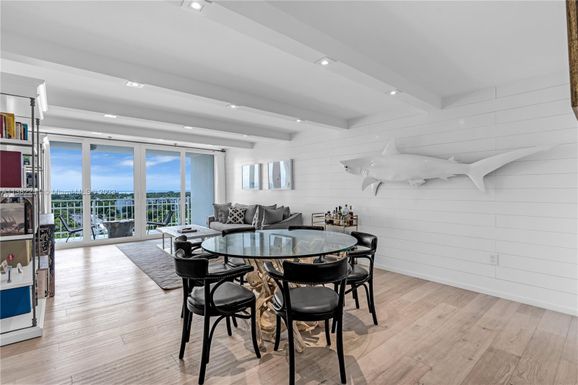 600 Grapetree Dr, Key Biscayne FL 33149