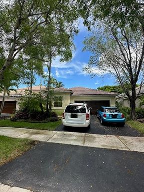 941 Bluewood Ter, Weston FL 33327