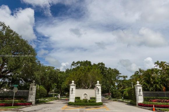 586 Sabal Palm Rd, Miami FL 33137