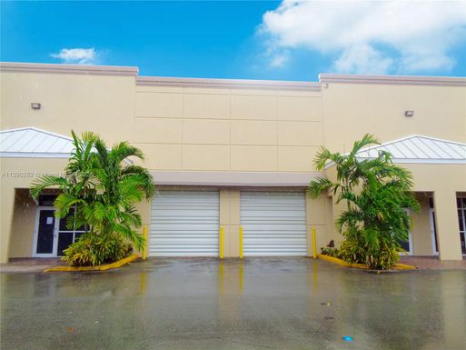 5535-5539 N Nob Hill Rd, Sunrise FL 33351