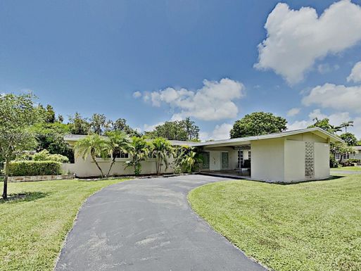 8220 SW 132nd St, Pinecrest FL 33156
