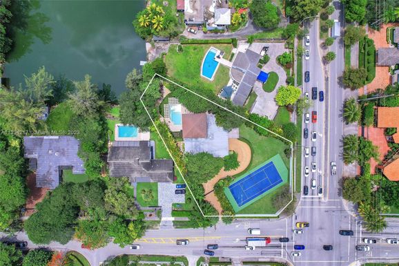 7200 SW Miller Dr, Miami FL 33155