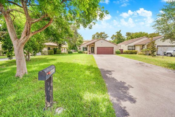 8410 NW 35th St, Coral Springs FL 33065