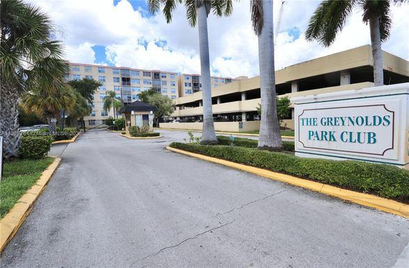 17890 W Dixie Hwy 205 Hwy # 205, North Miami Beach FL 33160