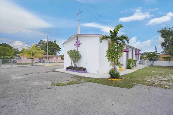 2010 Lincoln Ave, Opa-Locka FL 33054