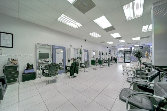 Full-Service Beauty salon in Cutler Bay & US1, Cutler Bay FL 33157