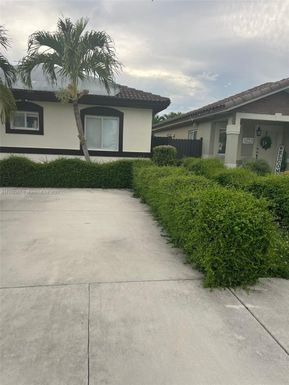 4536 SW 164th Pl, Miami FL 33185