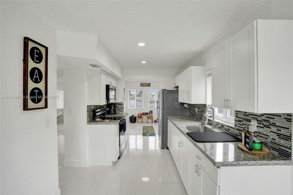 19549 NW 55th Cir Pl, Miami Gardens FL 33055