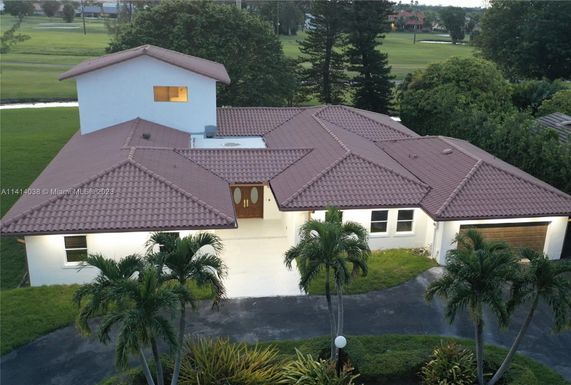19740 W Saint Andrews Dr, Hialeah FL 33015