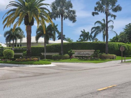 5666 Huntington Park Ct, Boca Raton FL 33496