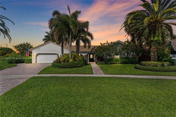 22110 E Serenata Cir E, Boca Raton FL 33433