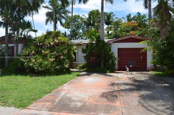 6574 NW 3rd St, Margate FL 33063