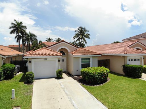 7709 Springfield Lake Dr, Lake Worth FL 33467