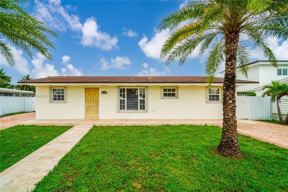 5351 NW 170th Ter, Miami Gardens FL 33055