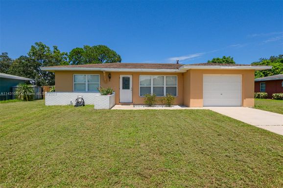 143 NE Bracken Rd, Port St. Lucie FL 34983