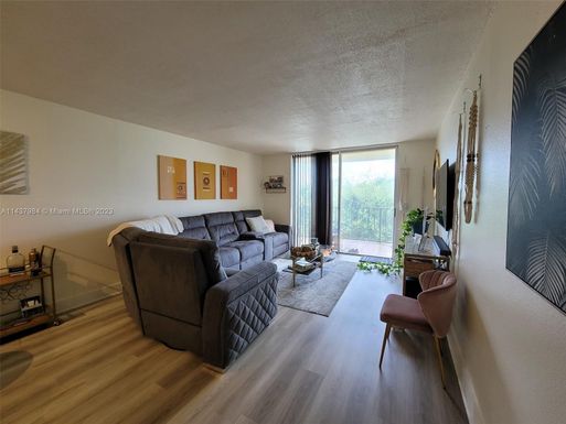 9320 Fontainebleau Blvd # 510, Miami FL 33172