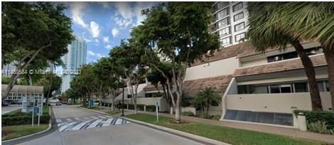 520 Brickell Key Dr, Miami FL 33131