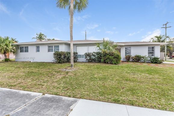 1510 W Terrace Dr, Lake Worth FL 33460