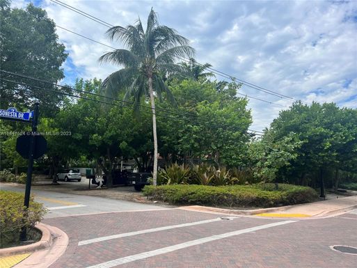 300 Pacific Rd, Key Biscayne FL 33149