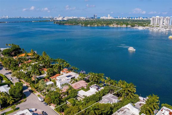 247 E Rivo Alto Dr, Miami Beach FL 33139
