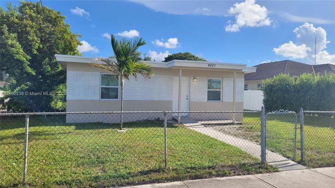 4200 SW 24th St, West Park FL 33023