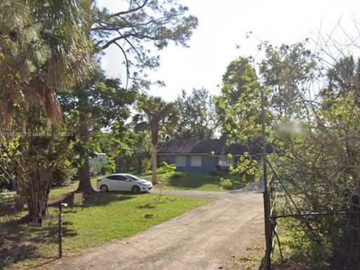341 11 ST SW, Other City - In The State Of Florida FL 34117