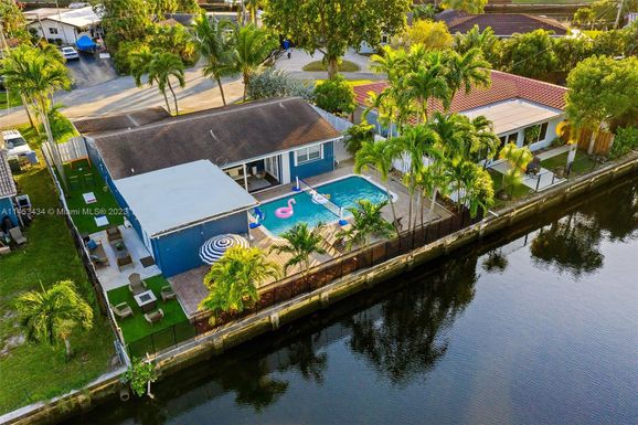 2005 NW 37th St, Oakland Park FL 33309