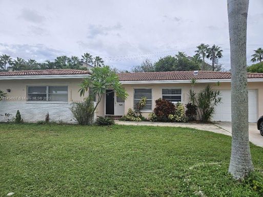 106 E Park Ln, Hypoluxo FL 33462