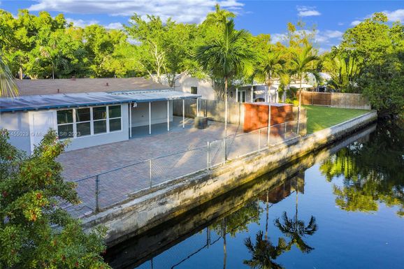 300 SW 11th Ct, Fort Lauderdale FL 33315