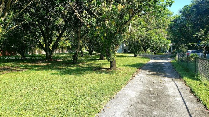 8395 SW 112th St, Miami FL 33156