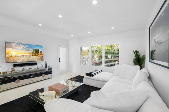 3909 Garden Avenue, Miami Beach FL 33140