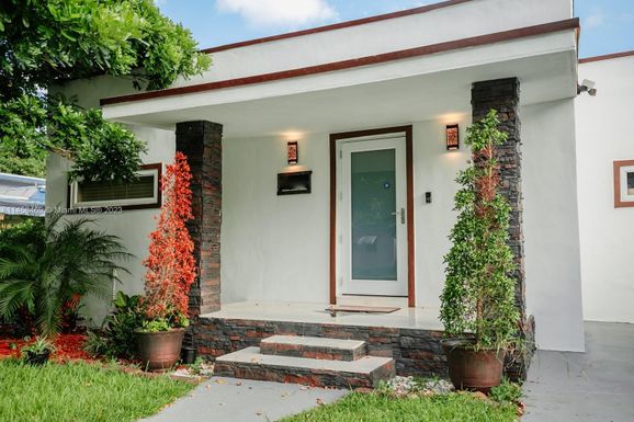 312 NE 108th St, Miami FL 33161